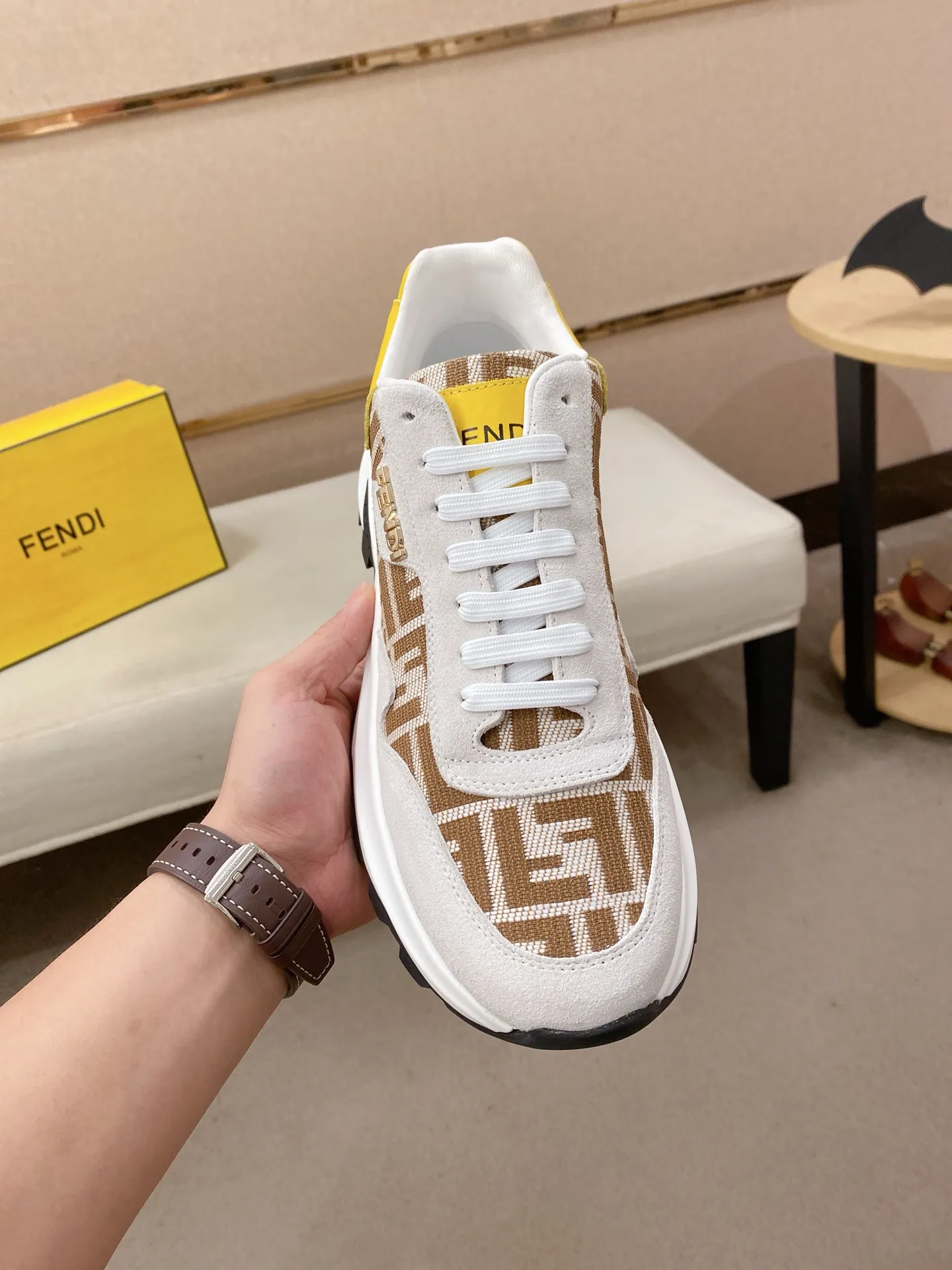 Men's shoes 💰 462💰 (fendi) New style 👊🏻 upper 🇮🇹 imported cowhide fabric 🇩🇪 lining imported sheepskin lining. The original outsole is molded to highlight the identity of every man, and the upper foot is elegant and stable🚶🏻🚶🏻The high-end custom counters reproduce the original version📯No matter the wind or rain, the shoe last remains unchanged and can withstand the verification of time🔍️,🔵 Size: 38-44